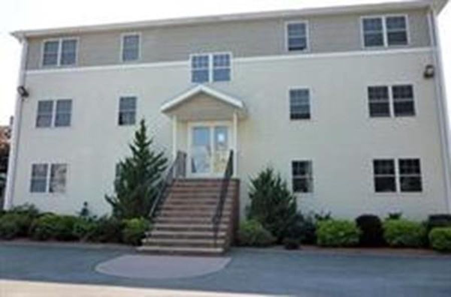 Centre St Unit 11 This easycare condo in Lynn is absolutely perfect