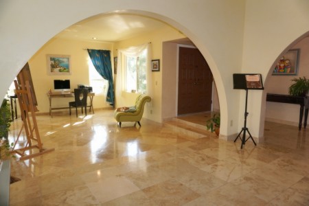 7822 E Cochise Dr