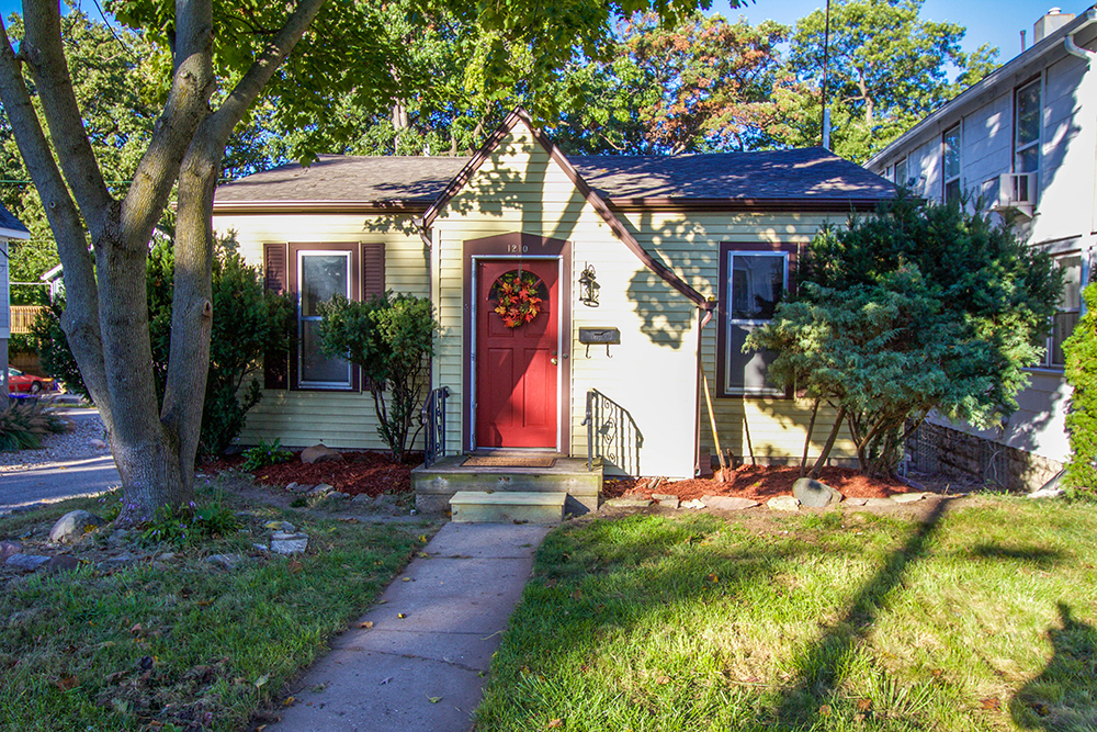 2 bedroom 1 bath COMING SOON in Winona Lake!