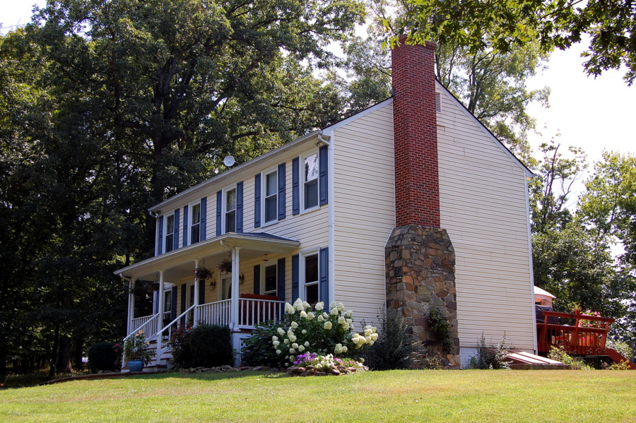 to 42441 Lucketts Road in Leesburg Virginia