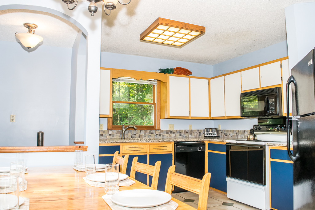 101 Maple Ln. Beech Mountain kitchen