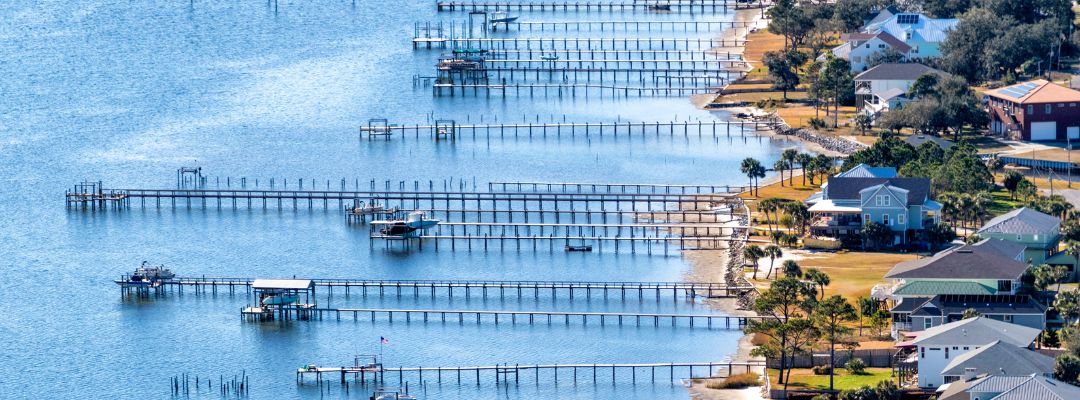 homes on the water in gulf breeze