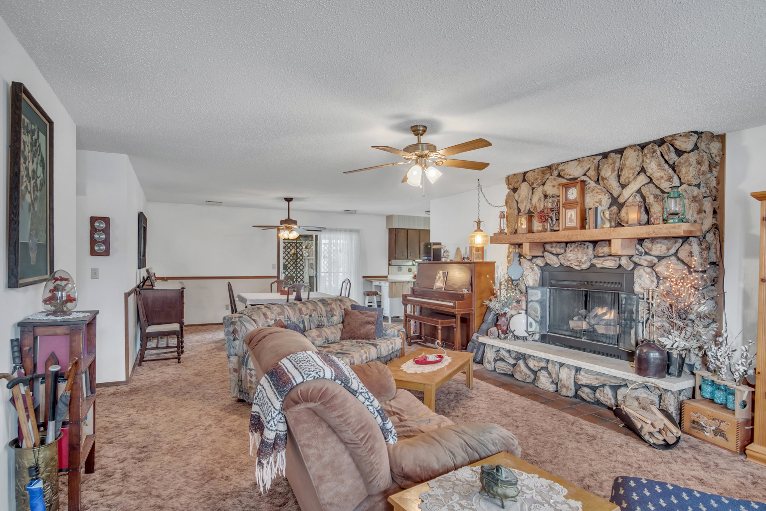 aimee monares real estate 12 10th ct Newton Ks