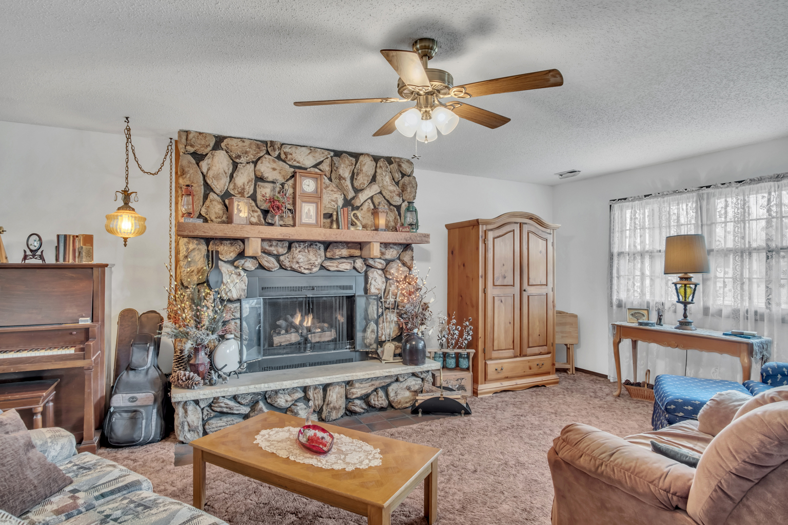 aimee monares real estate 12 10th ct Newton Ks