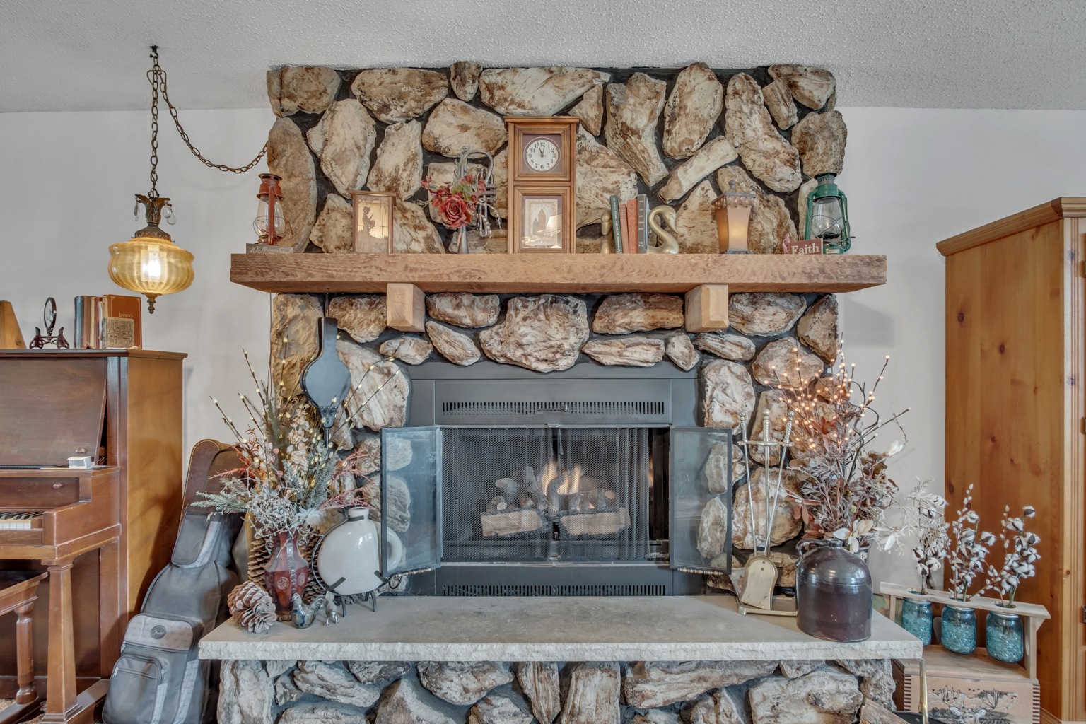 aimee monares real estate 12 10th ct Newton Ks
