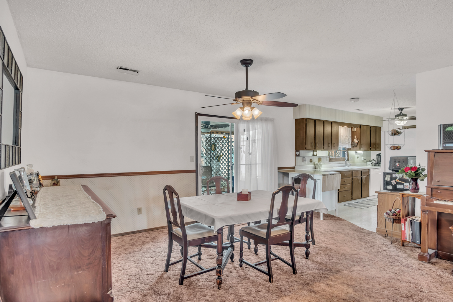 aimee monares real estate 12 10th ct Newton Ks