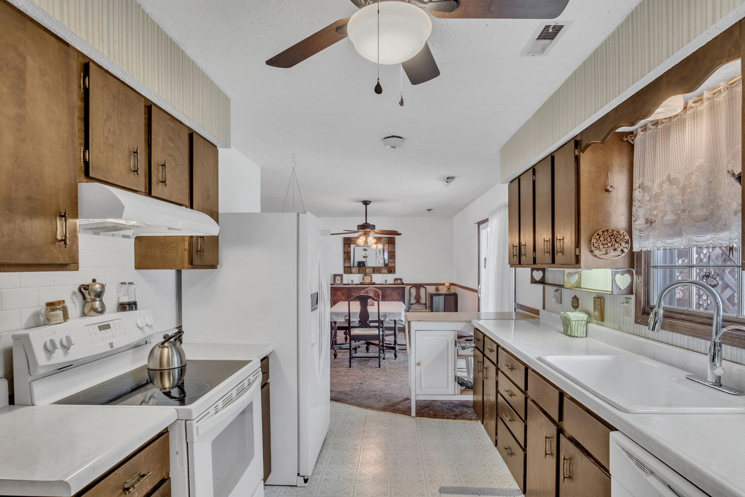 aimee monares real estate 12 10th ct Newton Ks