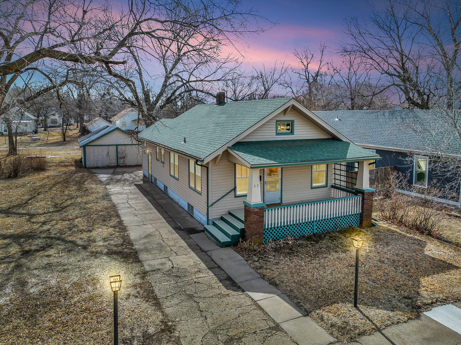 213 SW 3rd Newton Real Estate Aimee Monares 