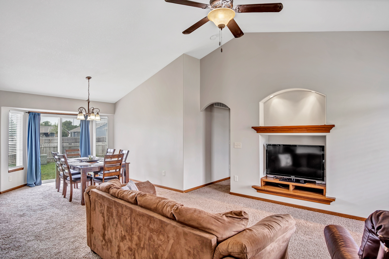 aimee monares newton real estate re/max associates 321 Matson Newton KS