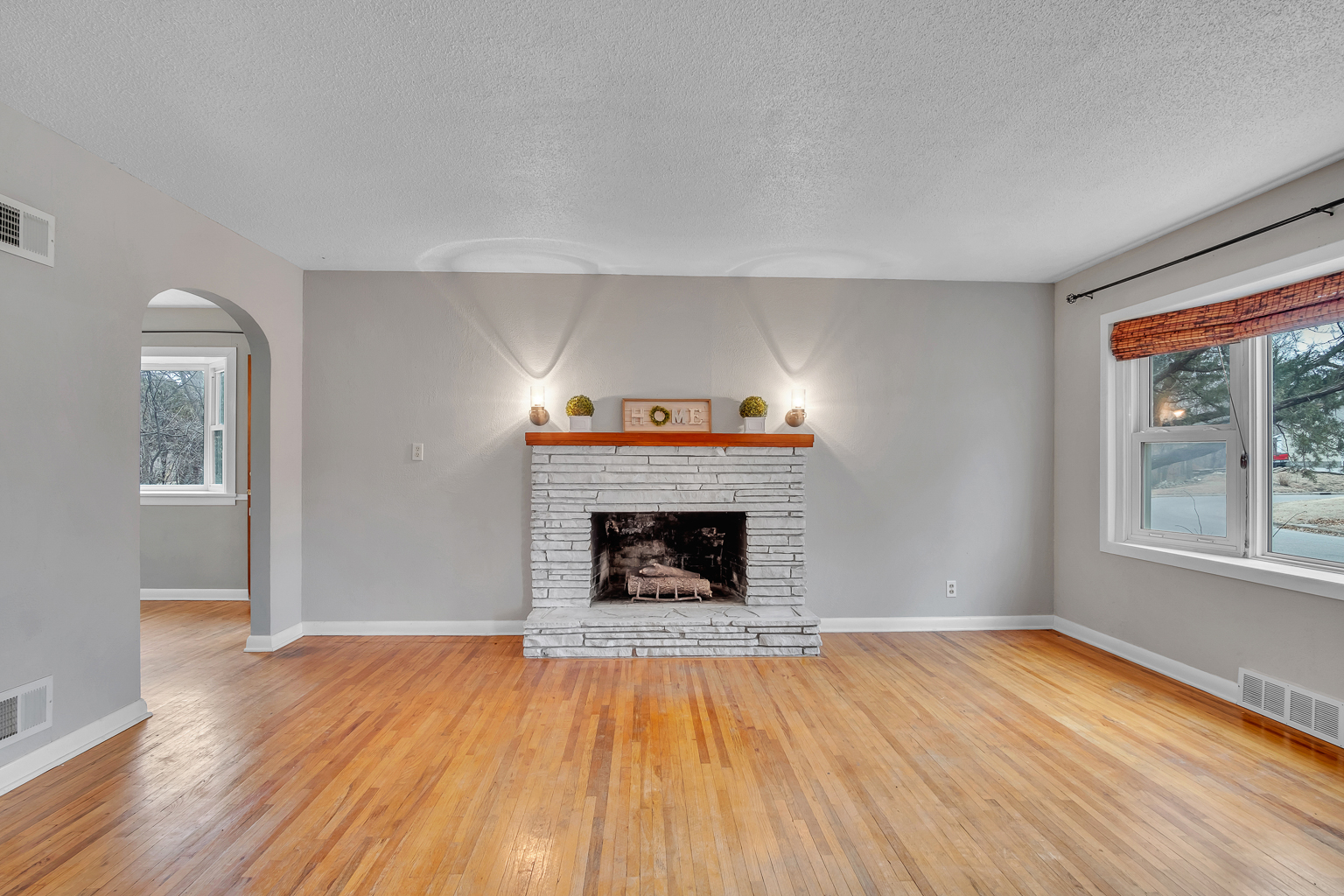424 SE 6th Newton KS Real Estate Aimee Monares Realtor 
