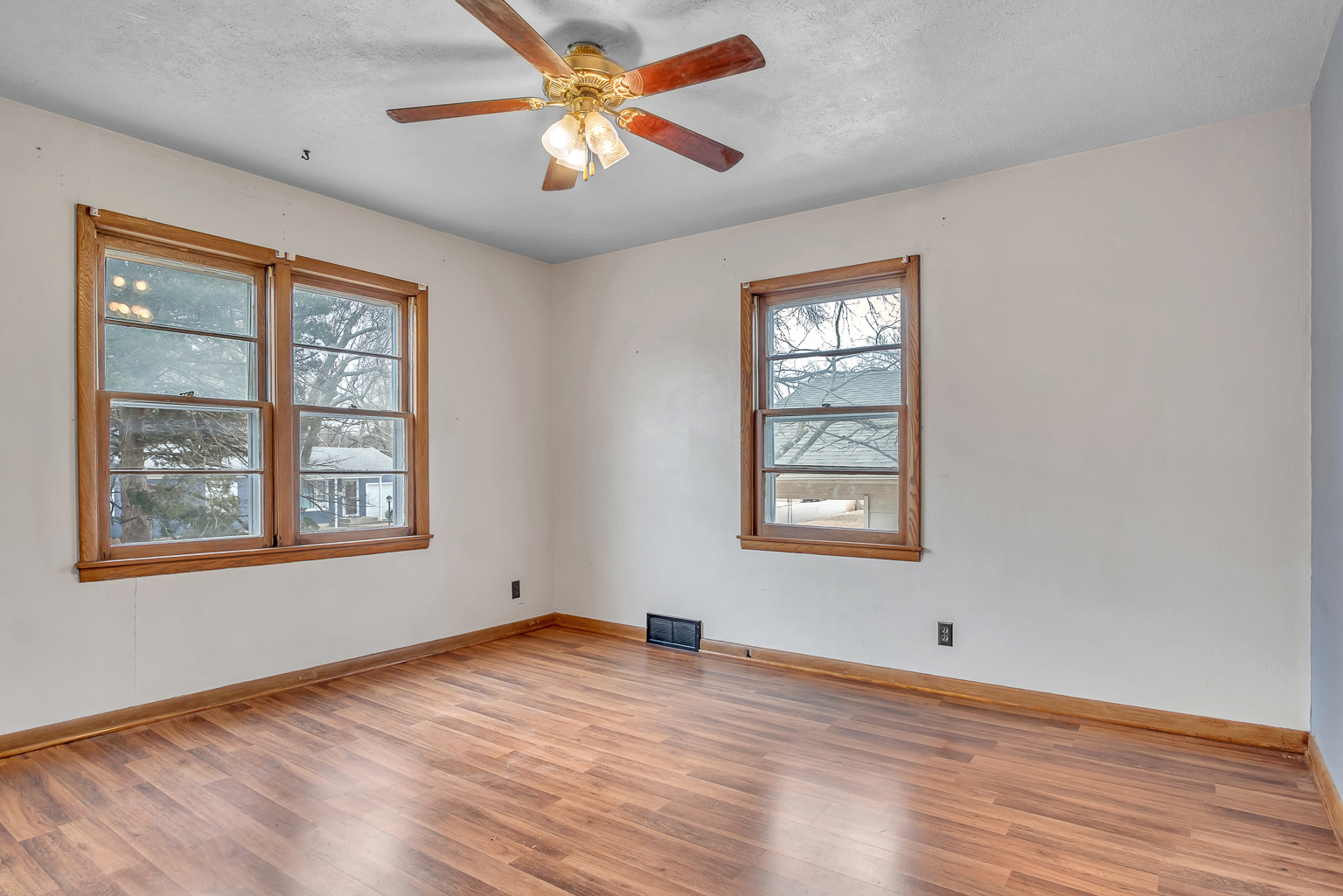 424 SE 6th Newton KS Real Estate Aimee Monares Realtor 