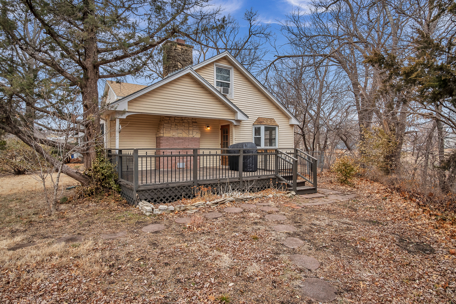 424 SE 6th Newton KS Real Estate Aimee Monares Realtor 
