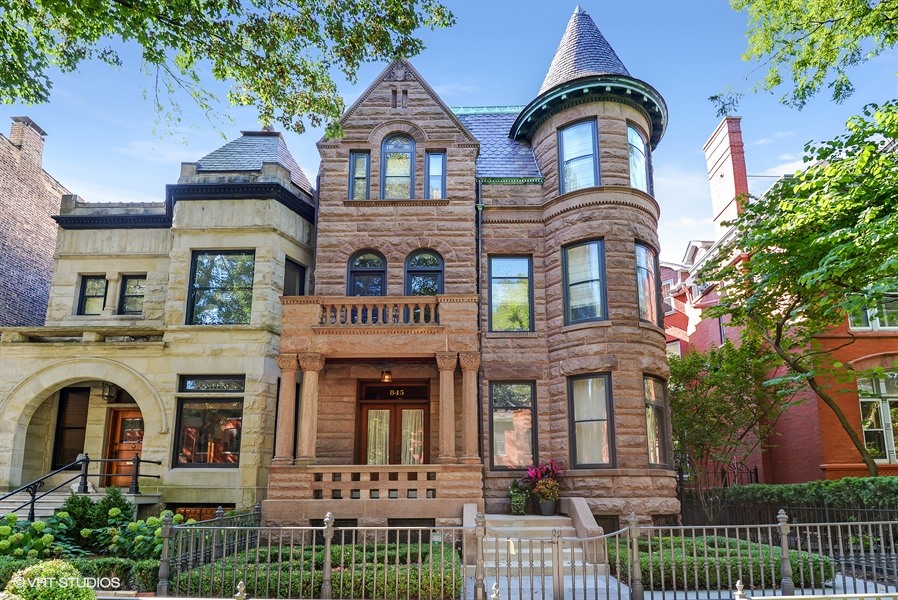 Lincoln Park Historic Home in Sheffield Historic District