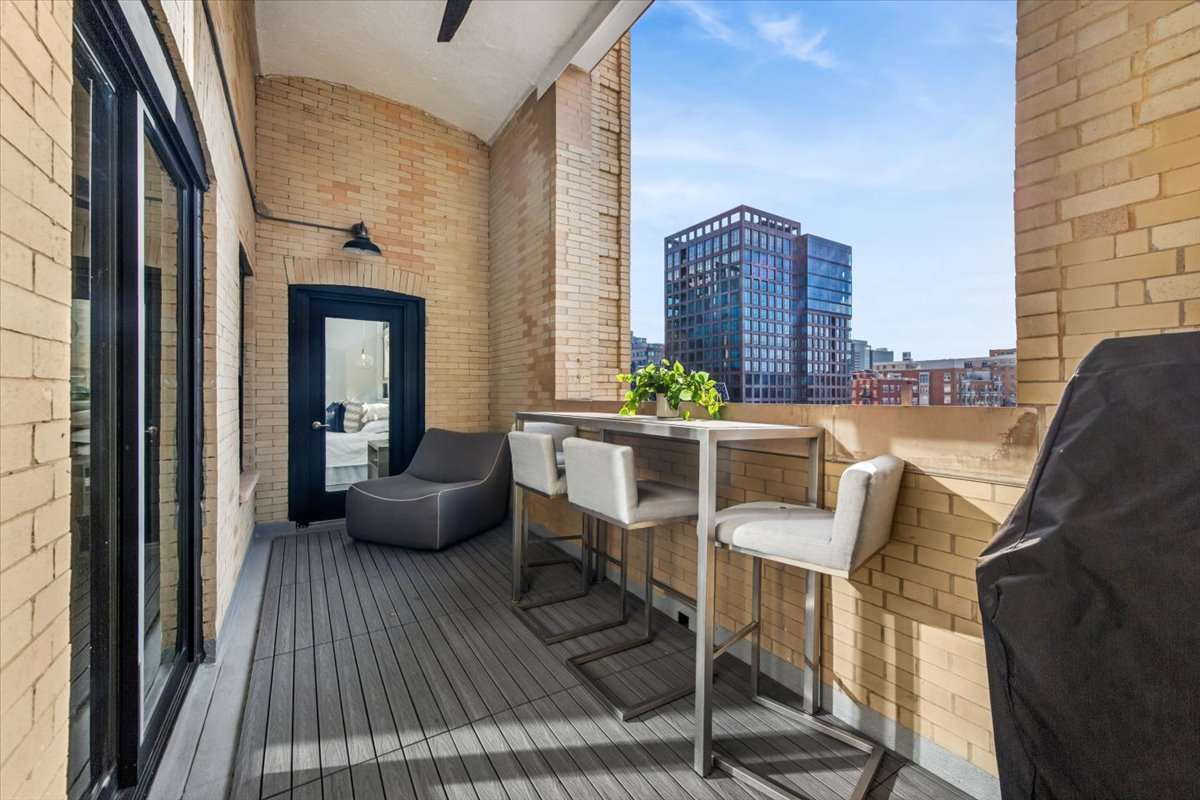 1000 W Washington 406