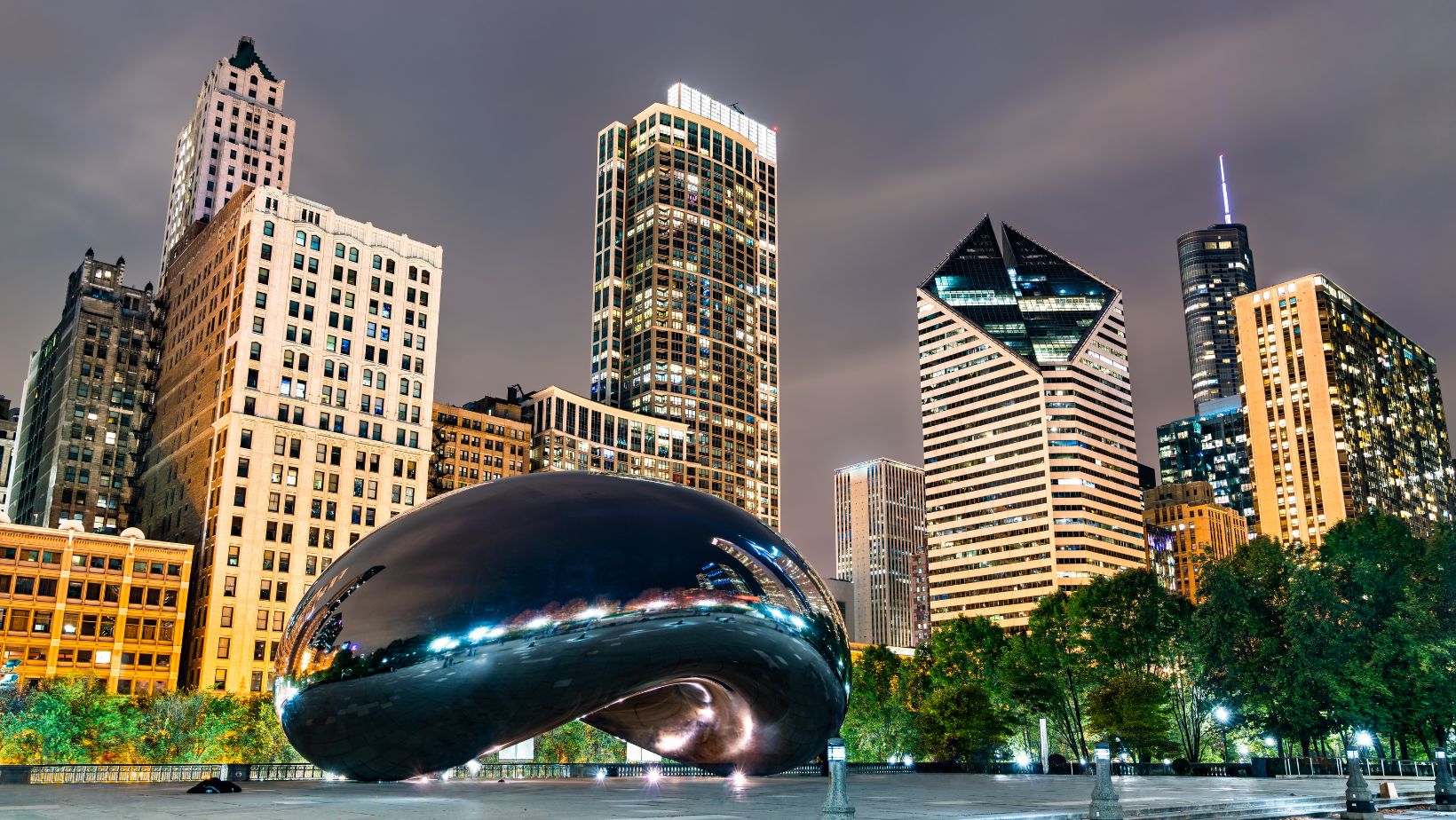 The Loop Chicago Luxury Condos and Skyline Views