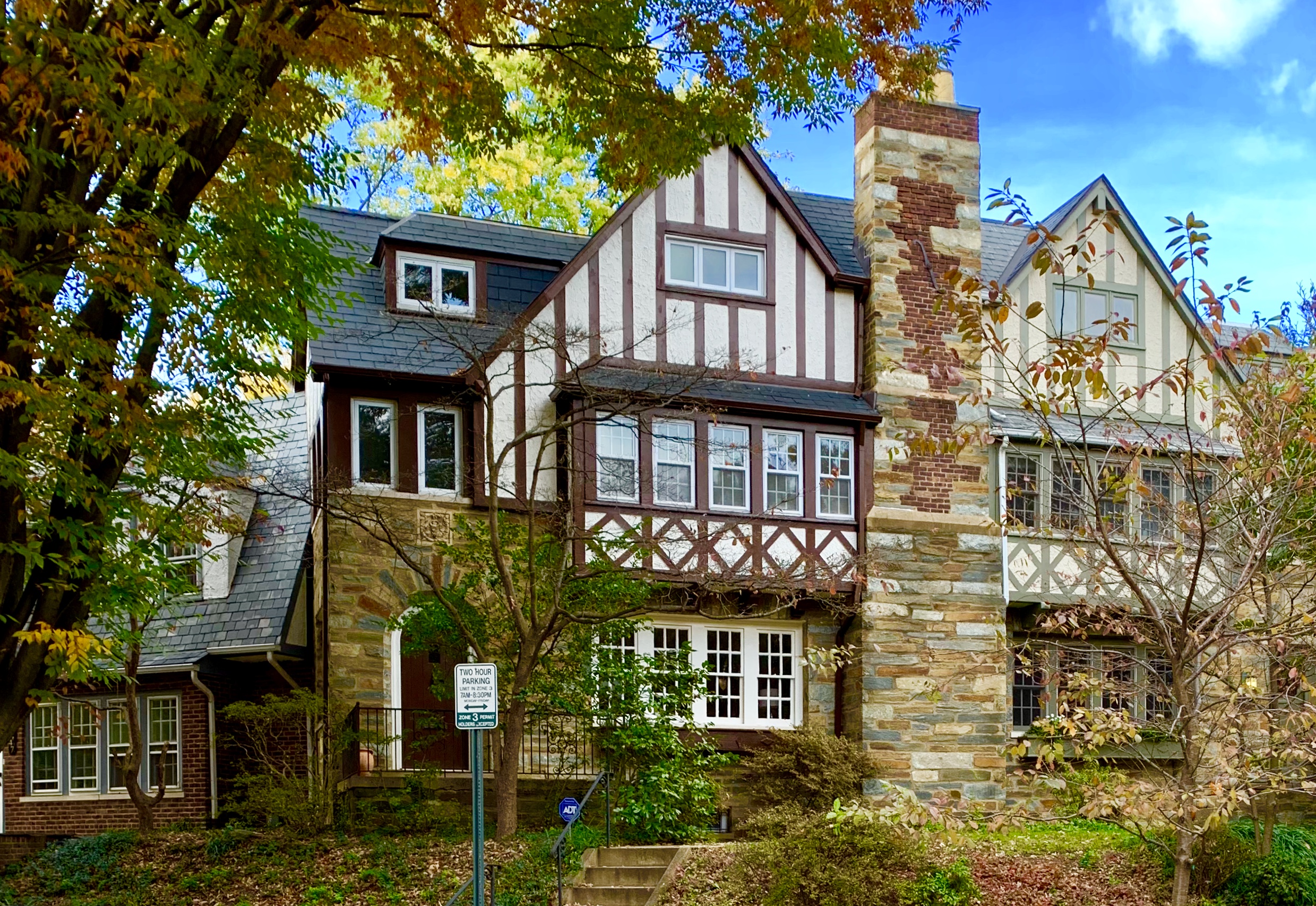 Luxury Homes In Foxhall Village DC. View Every Home On The Market