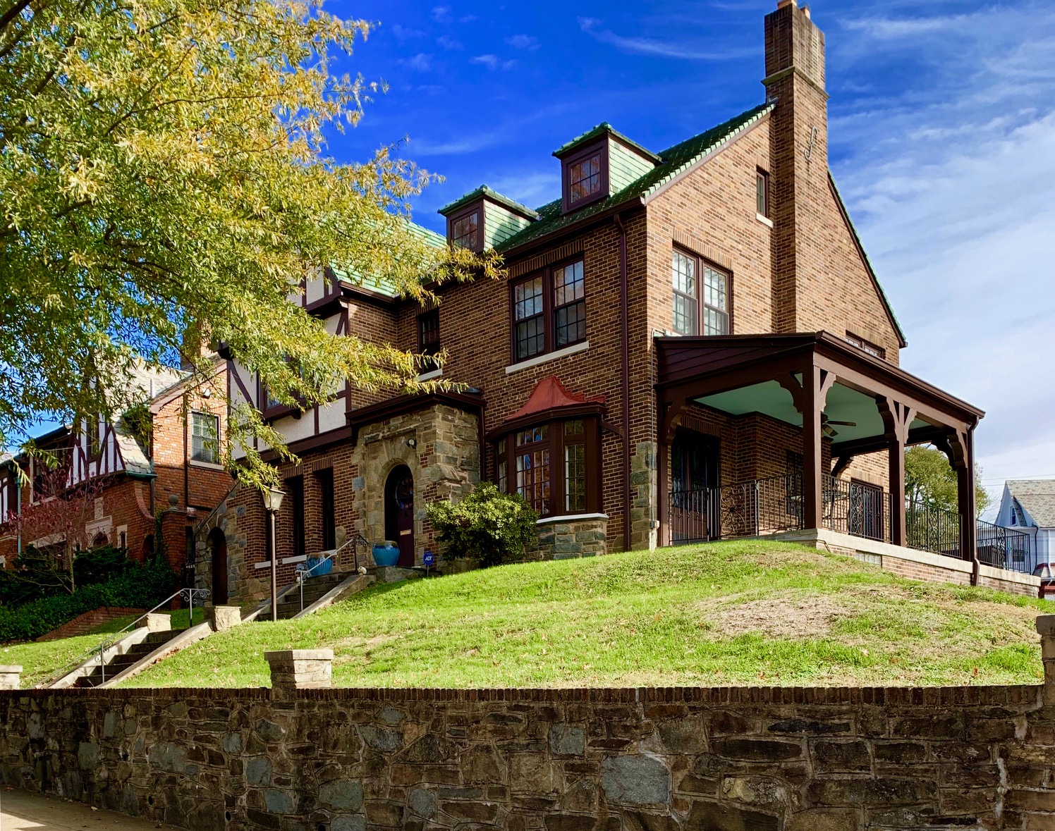 Luxury Homes In Crestwood DC. View Every Home On The Market