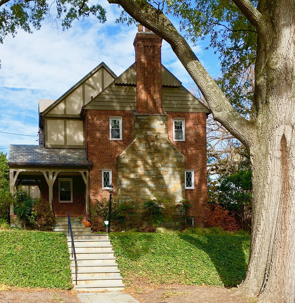 Luxury Homes In Crestwood DC. View Every Home On The Market