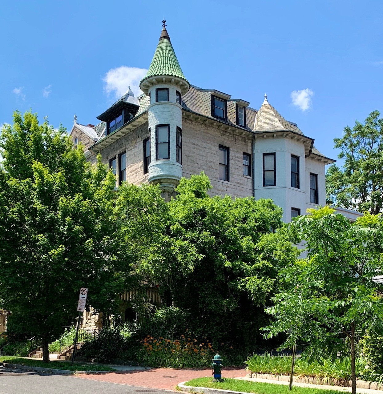 Real Estate For Sale Near the Embassy of Mauritania