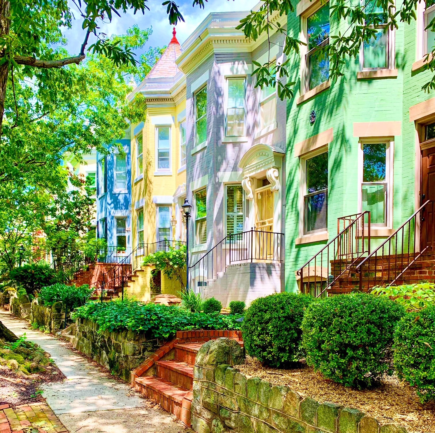 Real Estate For Sale Near the Embassy of Serbia