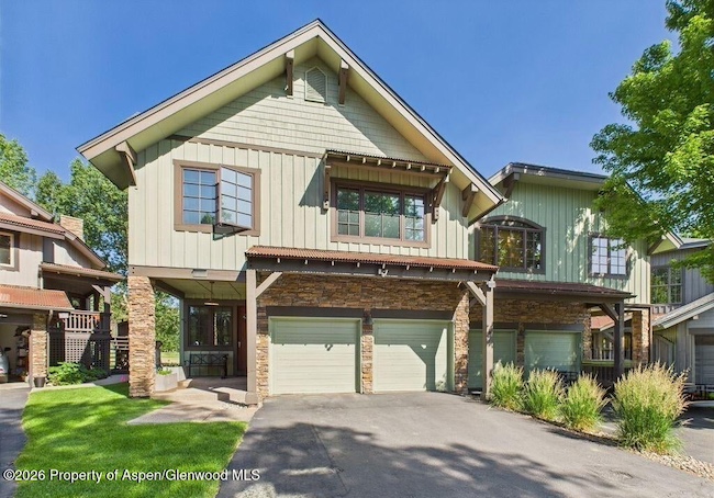 1264 Crystal Bluffs Loop in River Valley Ranch