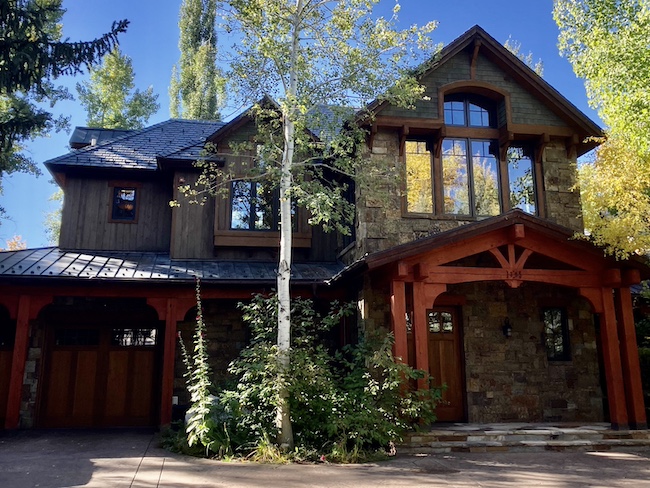 1395 Snowbunny Lane Home