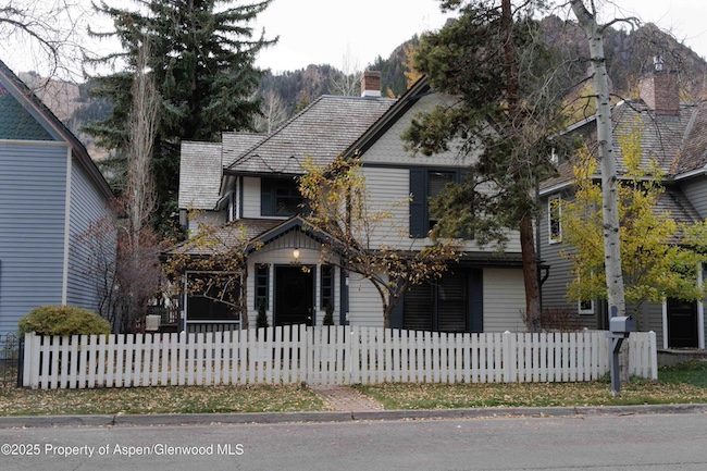 229 W Hallam