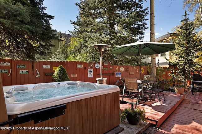 311 Midland Ave in East Aspen