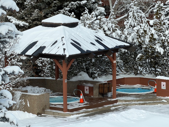 Hunter Creek Hot Tubs During the Winter