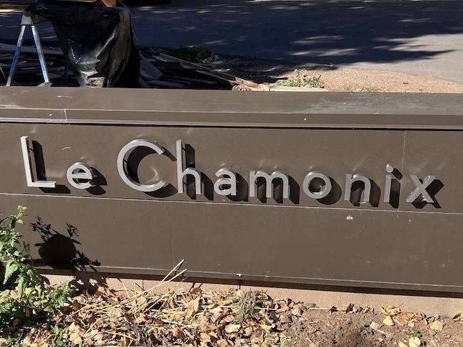 Le Chamonix Sign at Highlands
