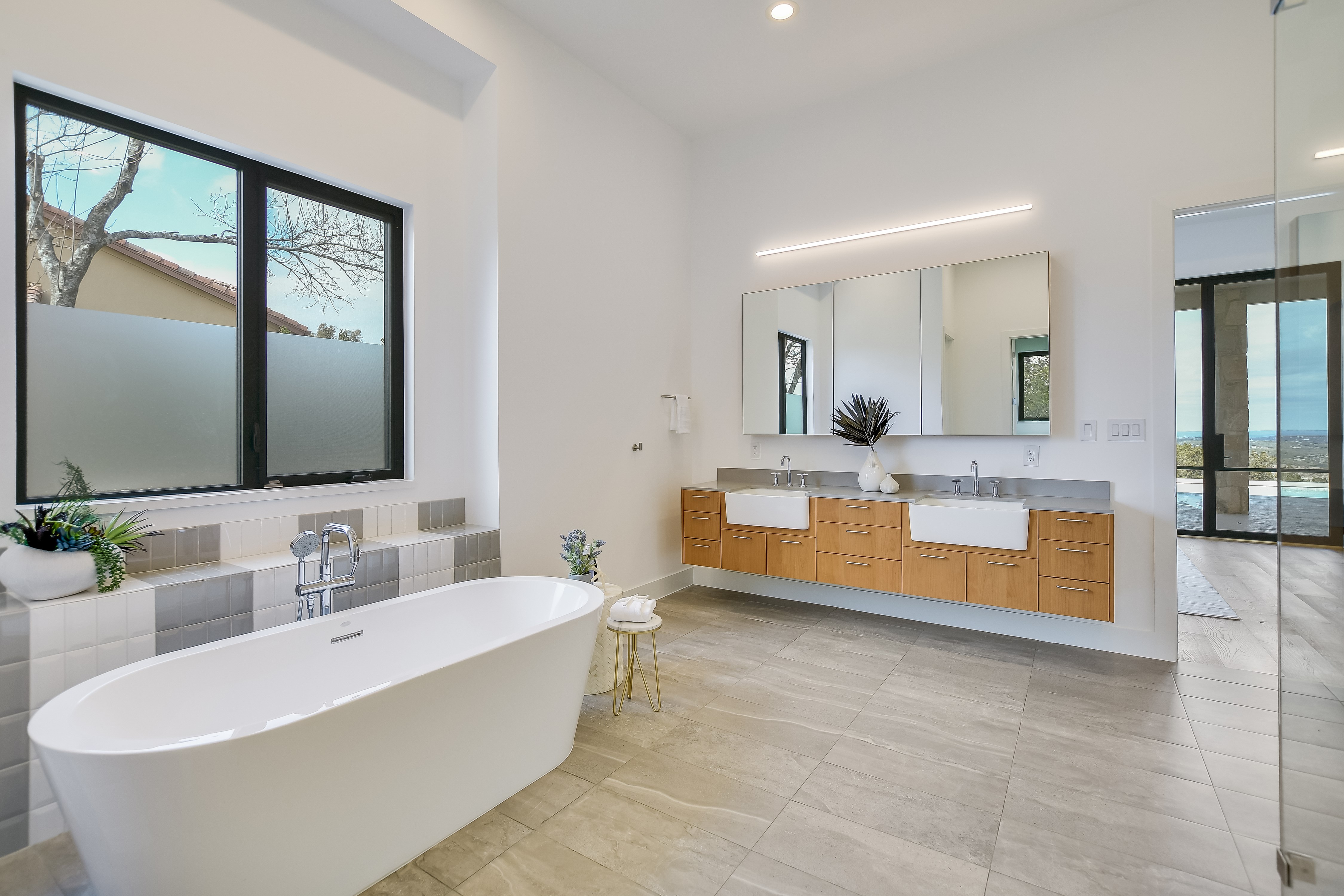 7816 Lynchburg Austin TX lprimary bathoom | Lori Wakefield REALTOR Keller Williams Realty