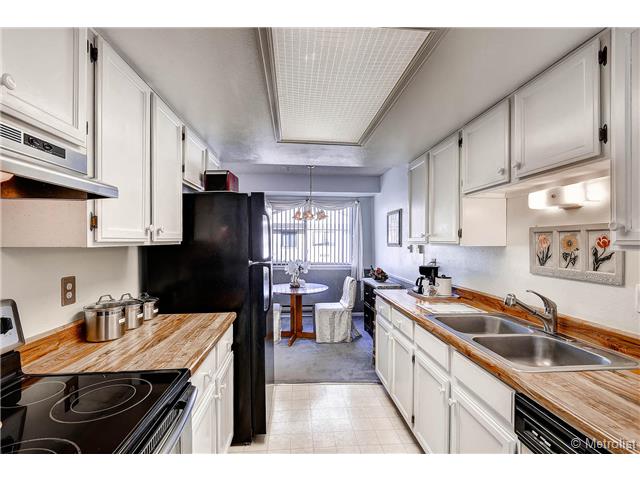 Lakewood townhome near Coming soon 2 bed 2 bath townhome 2 miles from Belmar Shopping Center