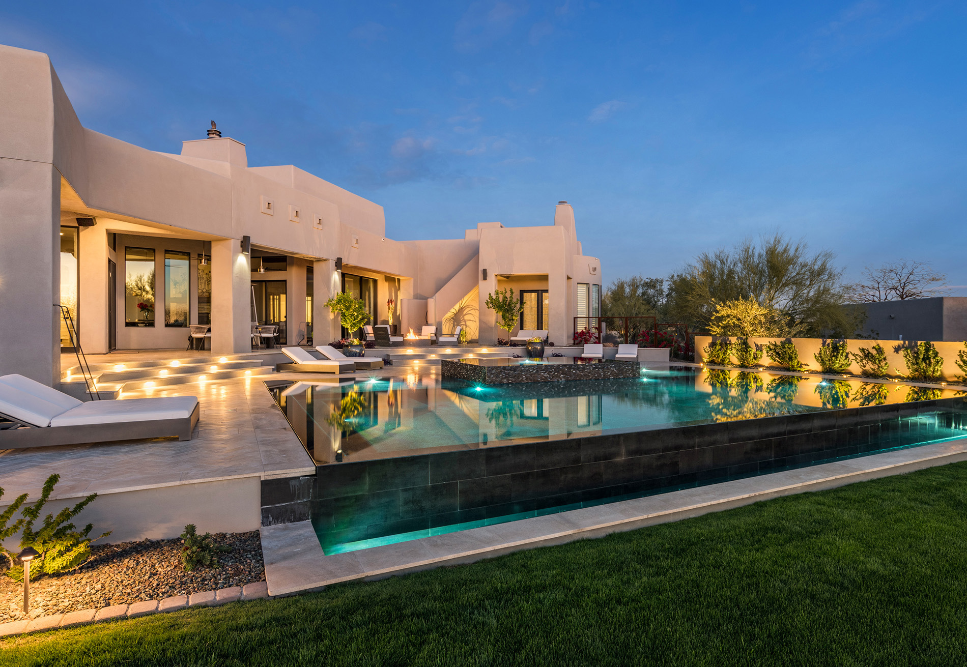 Modern luxury pool designed by Sonoran Waters in Scottsdale backyard