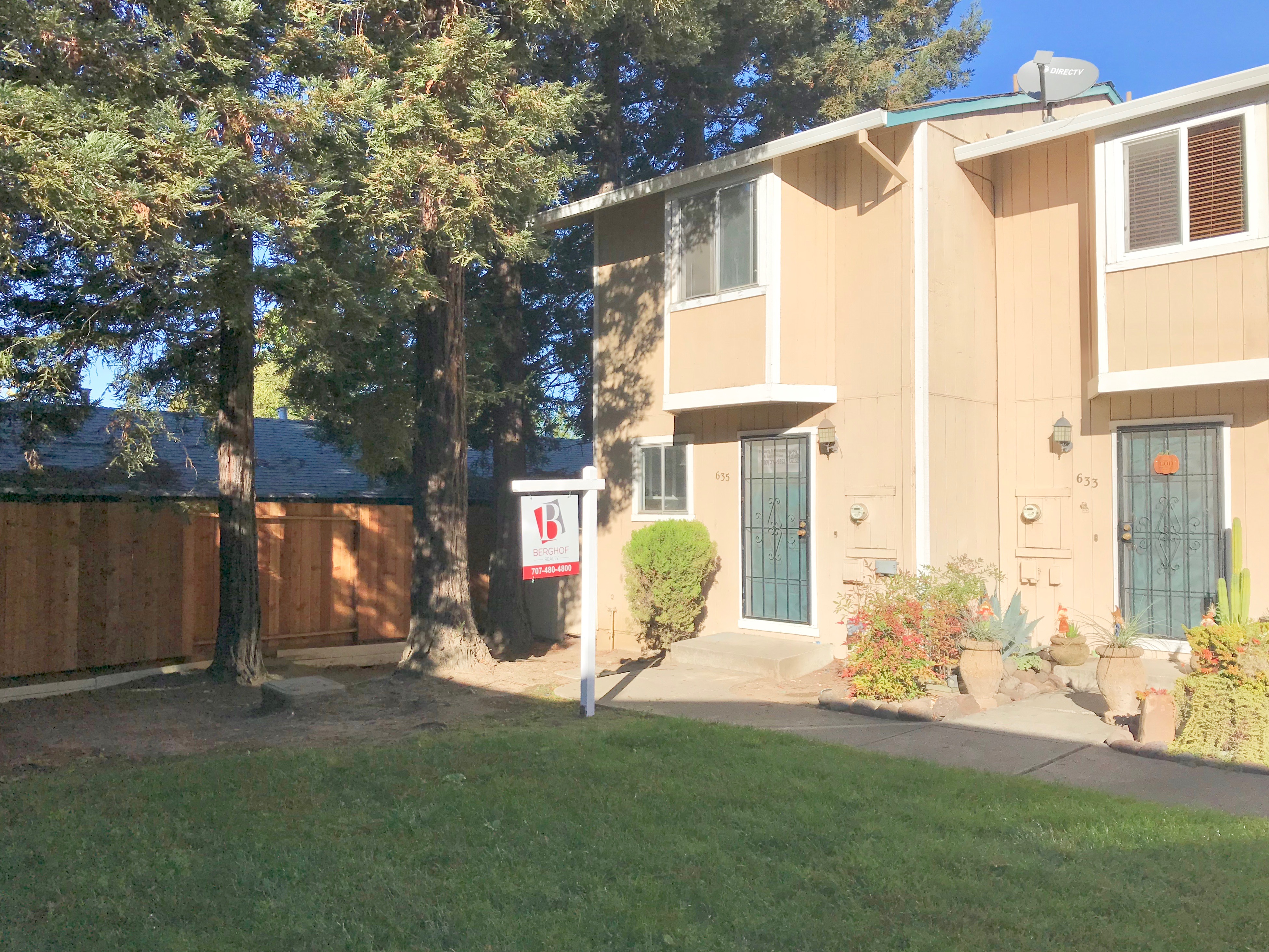 635 Olive St Berghof Realty