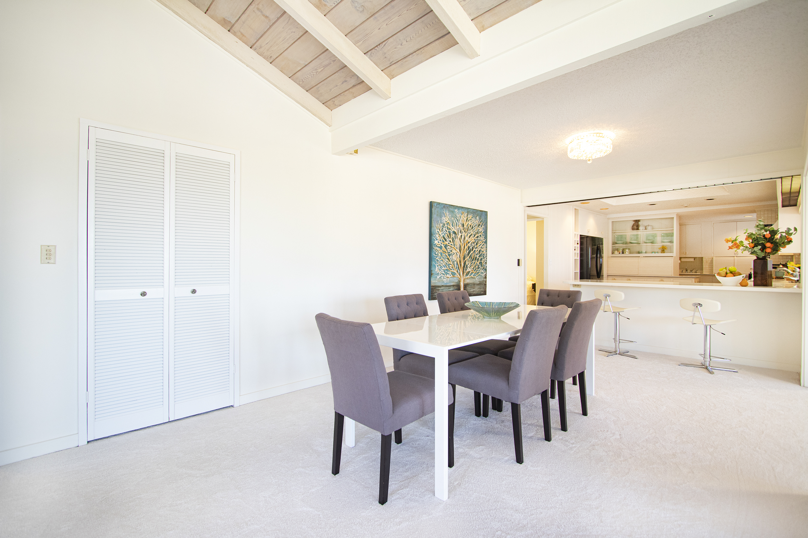 Dining area at 380 Puiwa Road, Honolulu, HI 96817