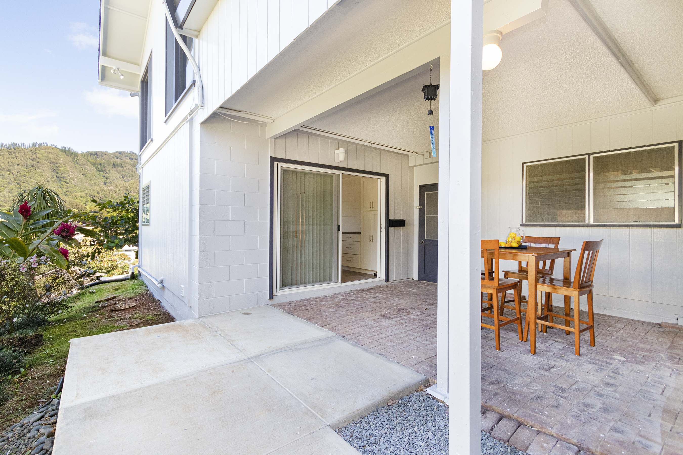 Downstairs Lanai Area at 380 Puiwa Road, Honolulu, HI 96817