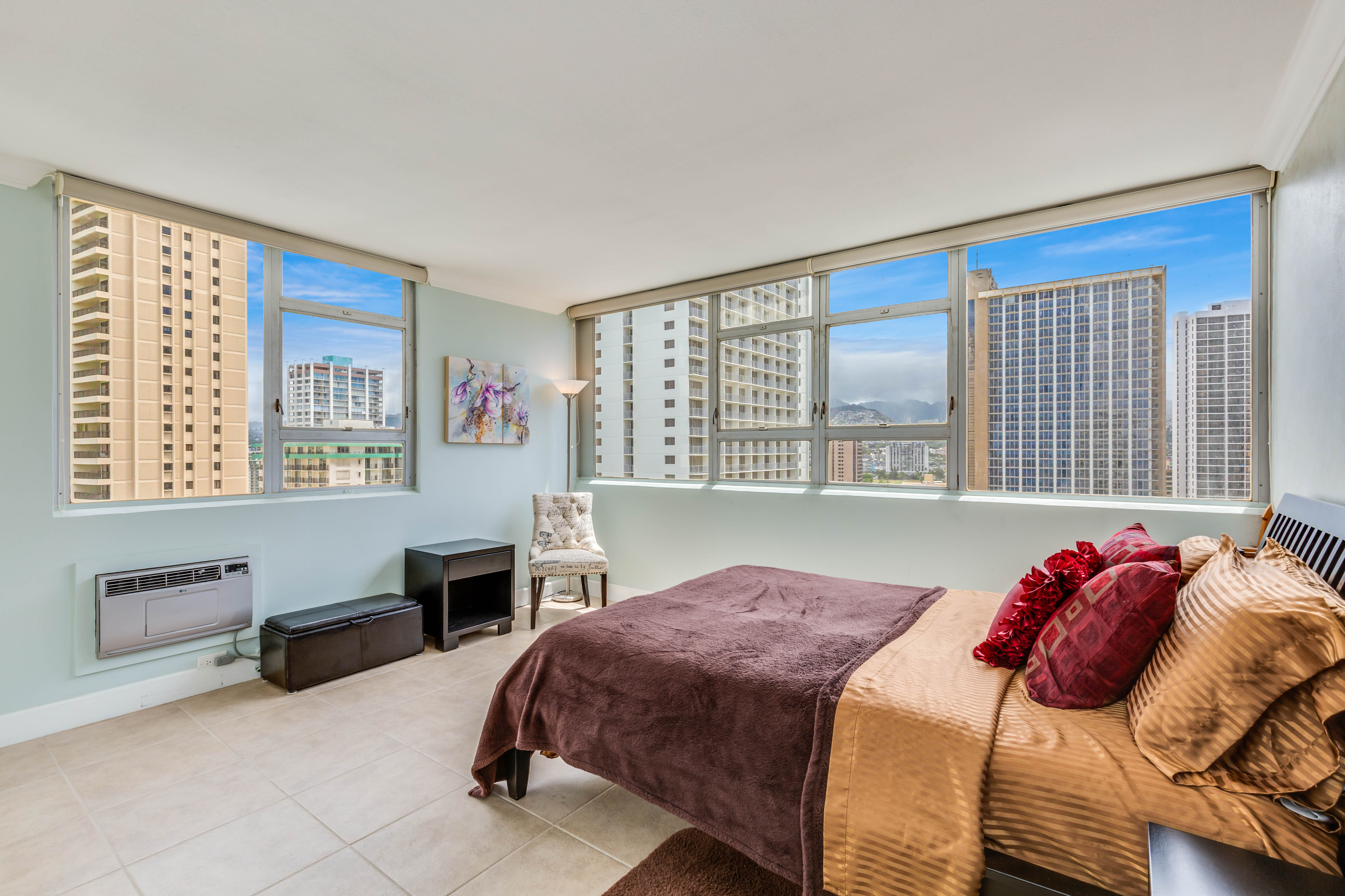 2500 Kalakaua Avenue 2004 Honolulu, HI 96815