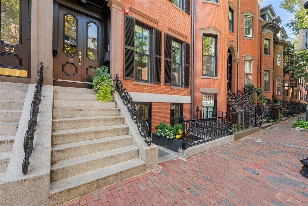 34 Dwight St Unit 1