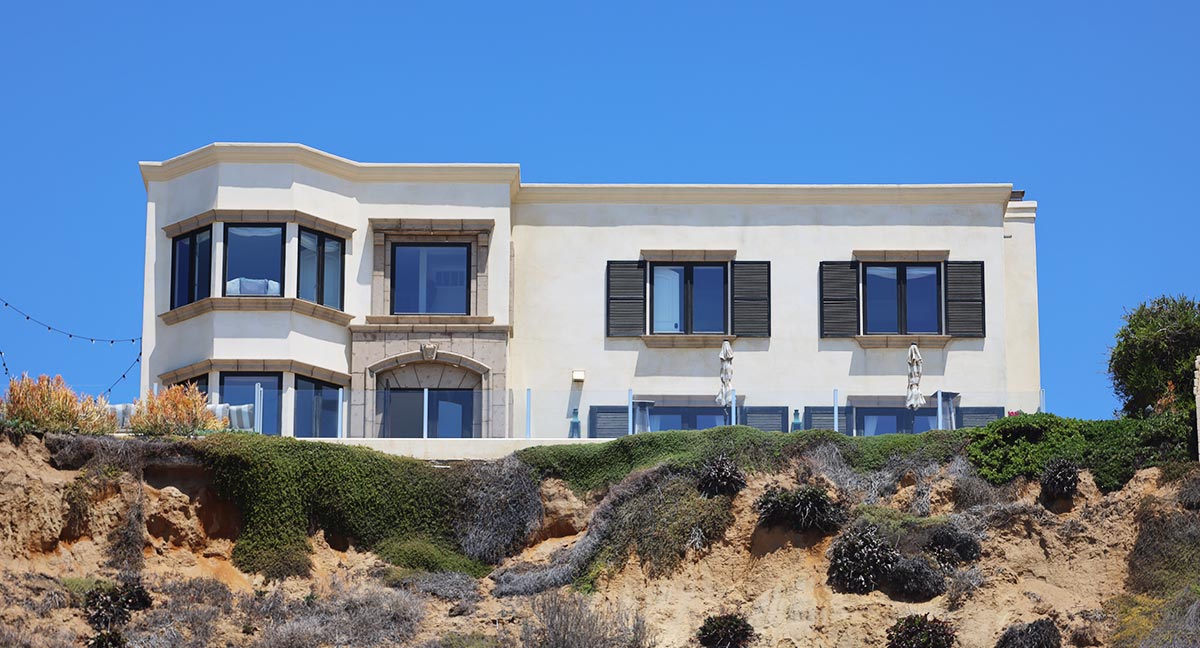 solana beach cliffside home with panoramic views