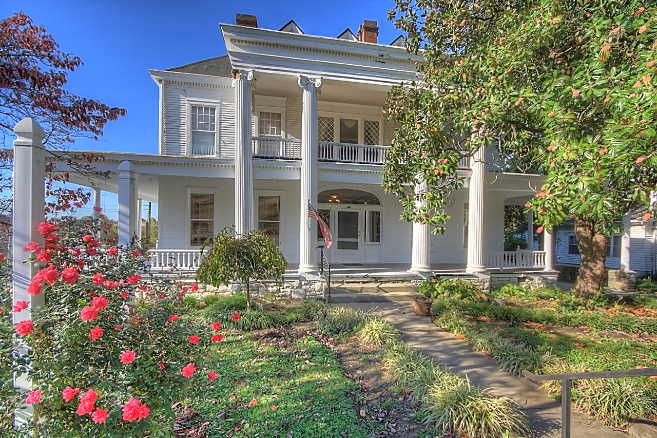 Kavanaugh House Lawrenceburg Bed and Breakfast for Sale