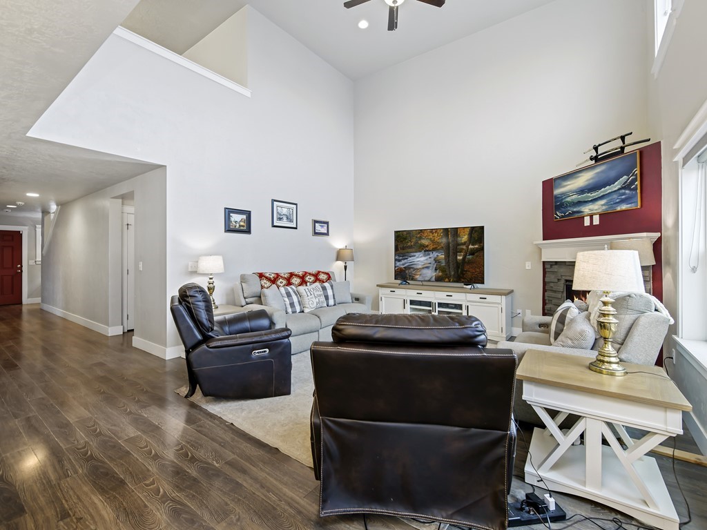16786 N Dartmouth Ave Nampa ID 83687 Living Room