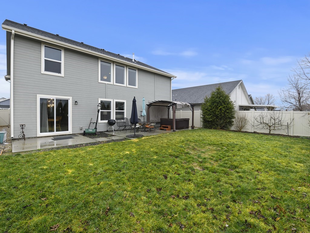 16786 N Dartmouth Ave Nampa ID 83687 Back yard