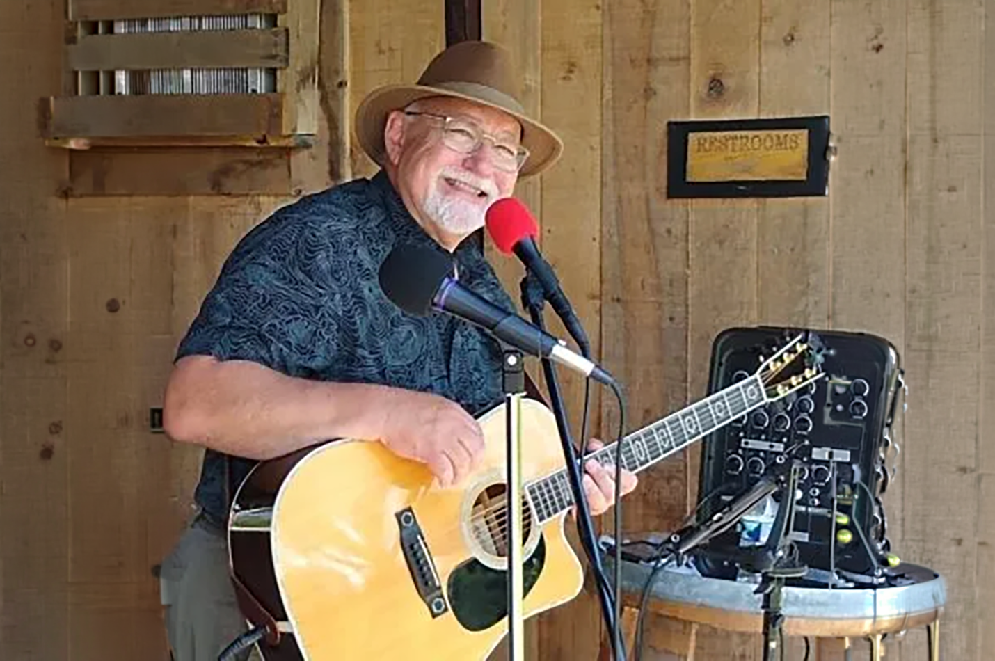 Live Music Mike Henry