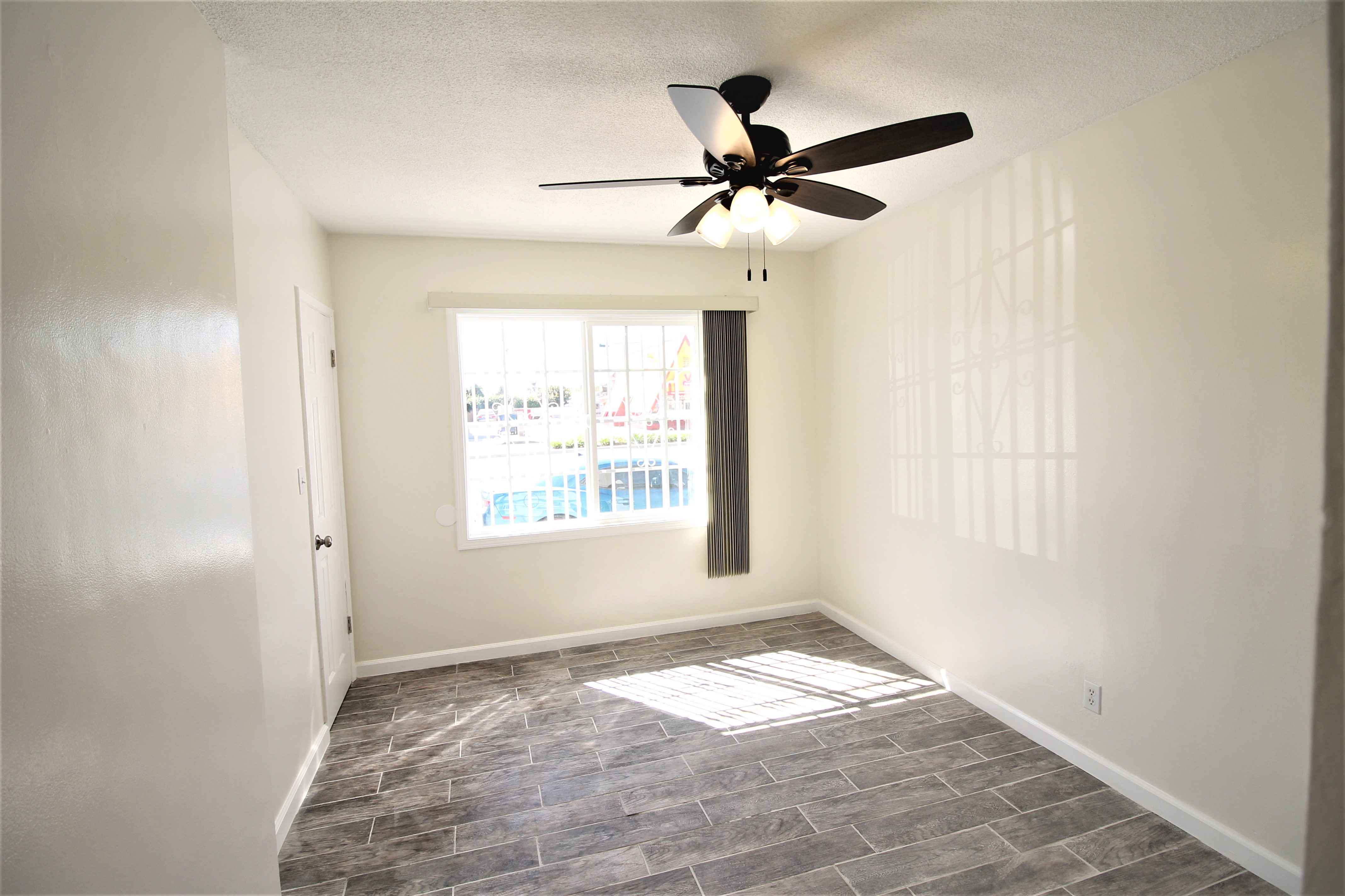 For Rent! 1 Bedroom 1 Bath Apartment in Long Beach, Ca 90805.
