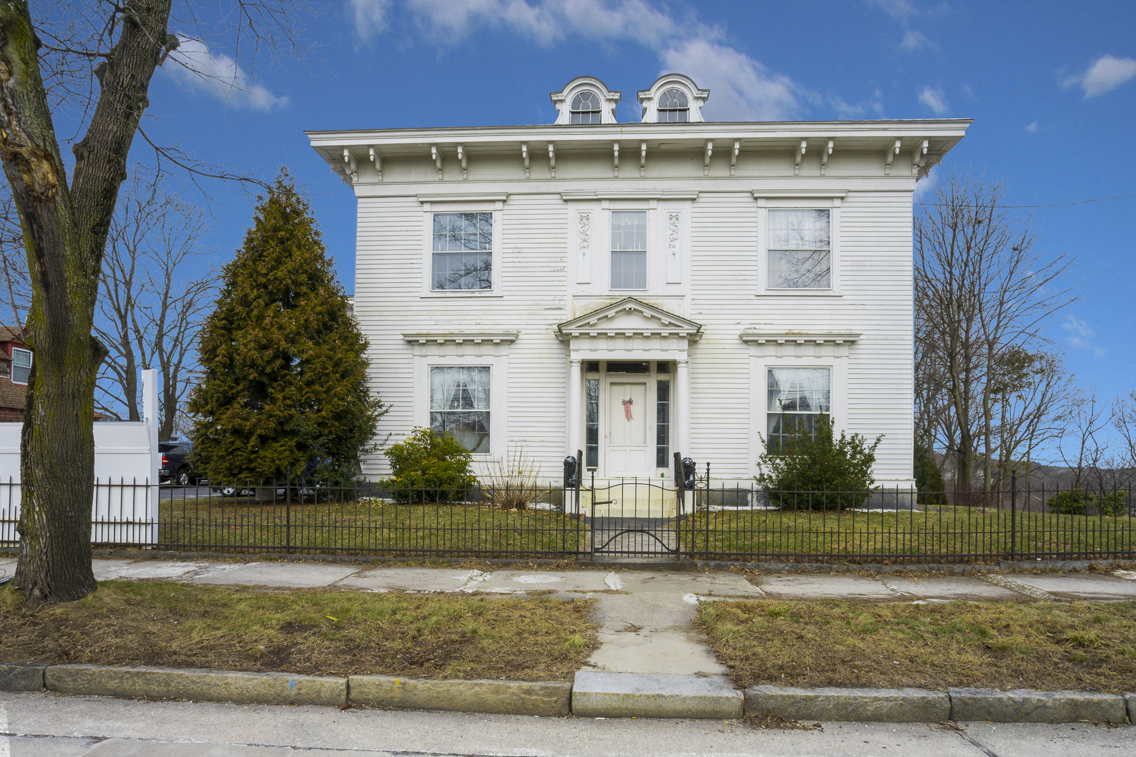 256 Andover St Lowell, MA 01852