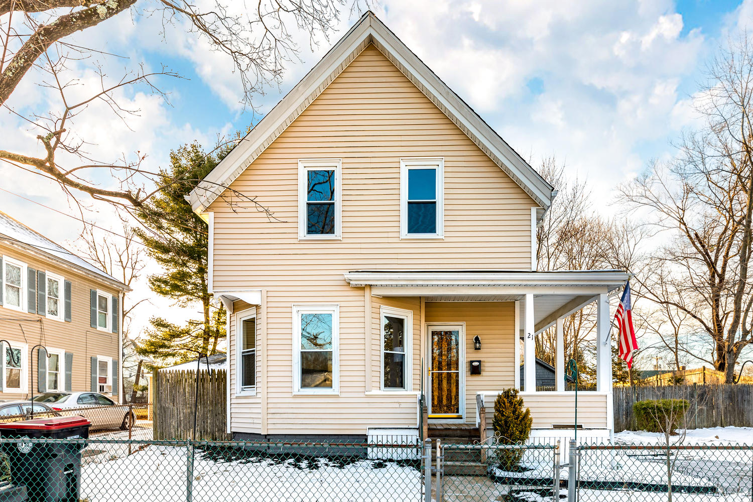 Perry Ave Single family home that contains 1,257 sq ft and was built in