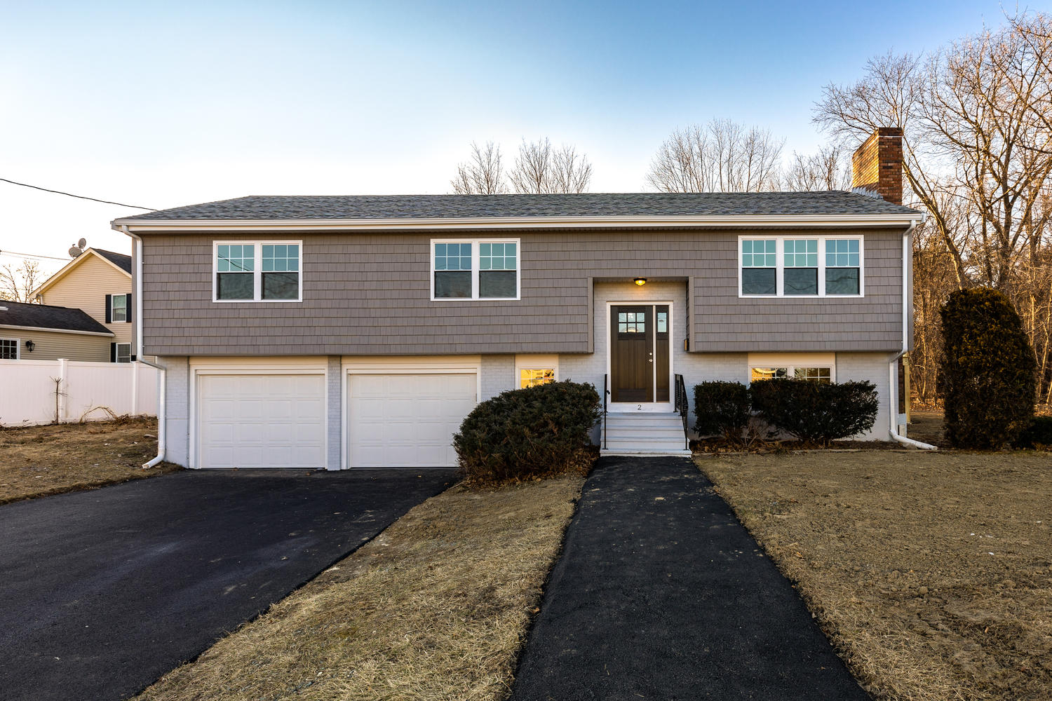 Roosevelt Ave Single family home that contains 1,956 sq ft and was built in 1979. It contains 3
