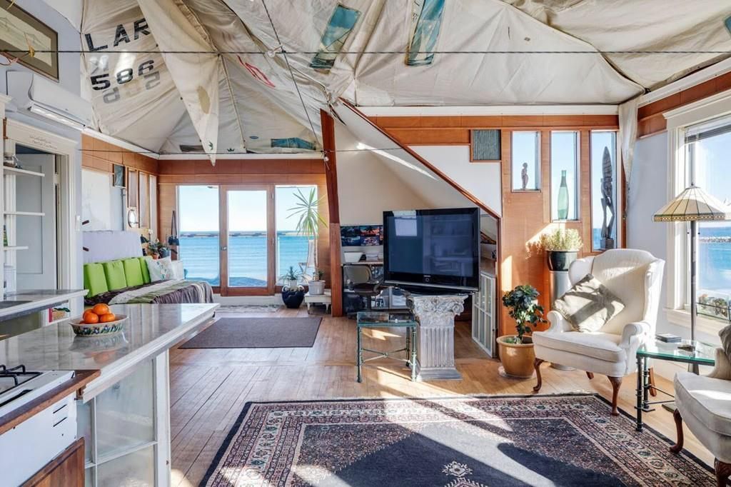 WInthrop Shore Drive U 3 Wake up to a beautiful sunrise in this unique