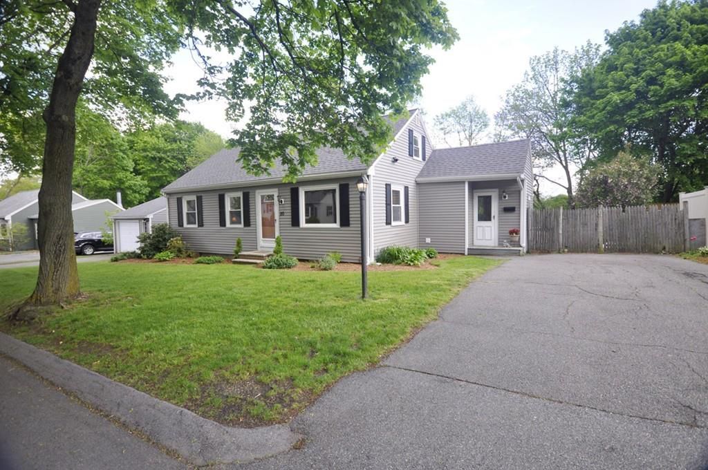 Macarthur Rd Single family home that contains 1,854 sq ft and was built