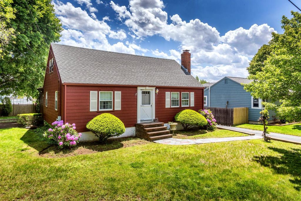 Larkin Ln This home has been wellcared for over the years situated on